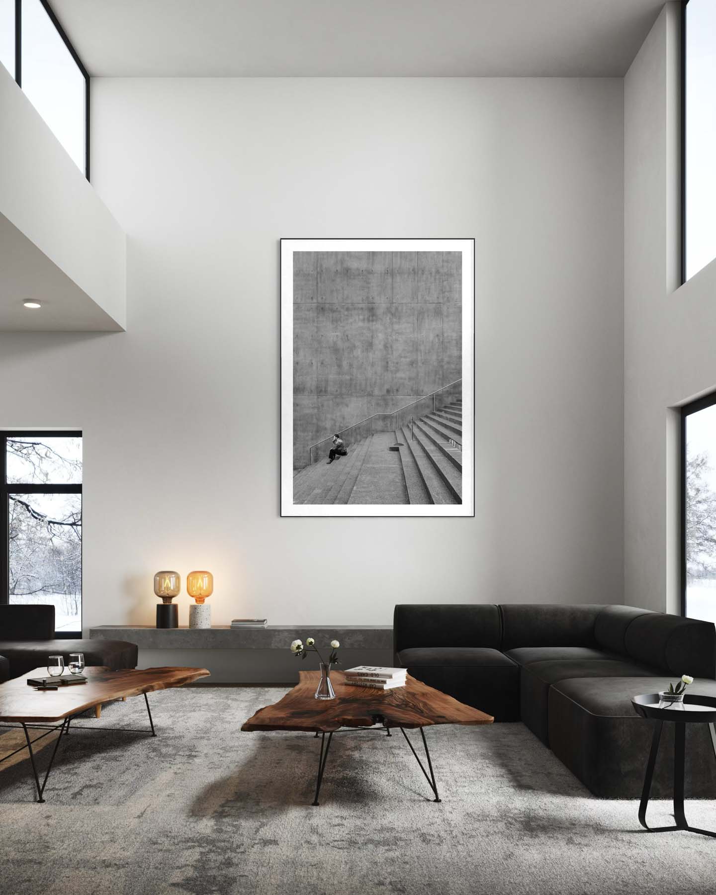 Schwarzweissaufnahme einer modernen Betontreppe in Zug mit klaren Linien und einer sitzenden Person als grafisches Element.